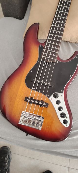 Bajo Marcus Miller V3-5 (2nd Gen)