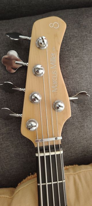 Bajo Marcus Miller V3-5 (2nd Gen)