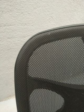 Silla de oficina negra con ruedas
