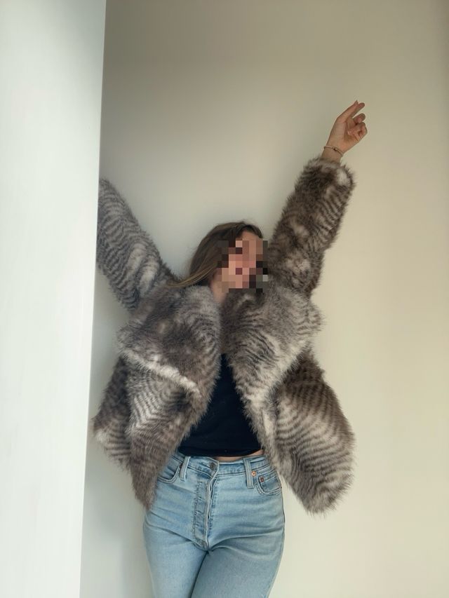 Pelliccia sintetica marrone e grigia