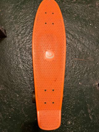 Monopatín naranja