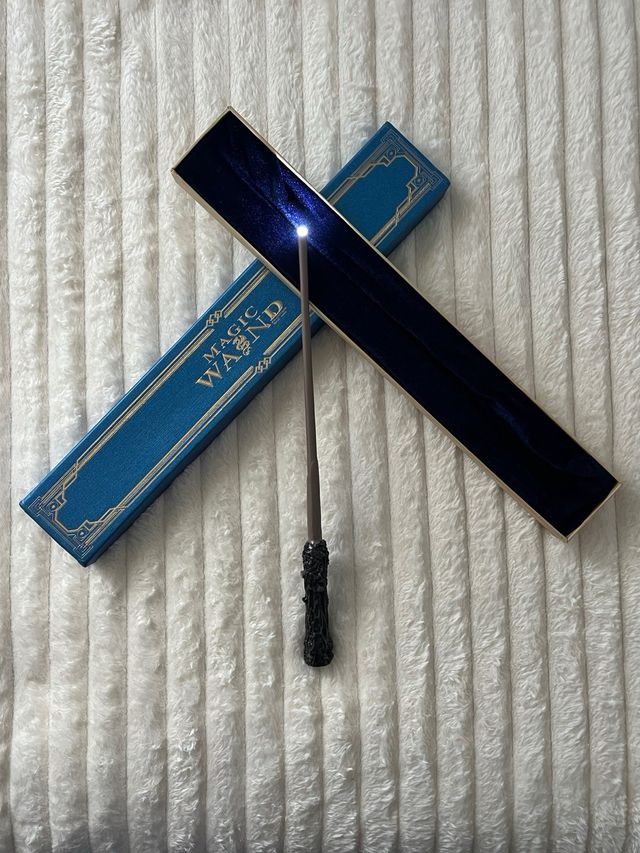 Varita de Harry Potter con luz