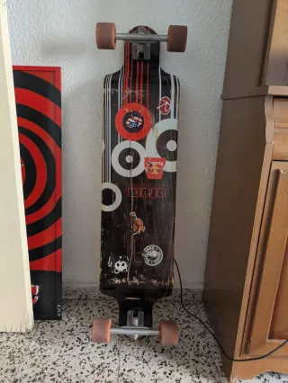 Longboard Negro con Detalles Naranja