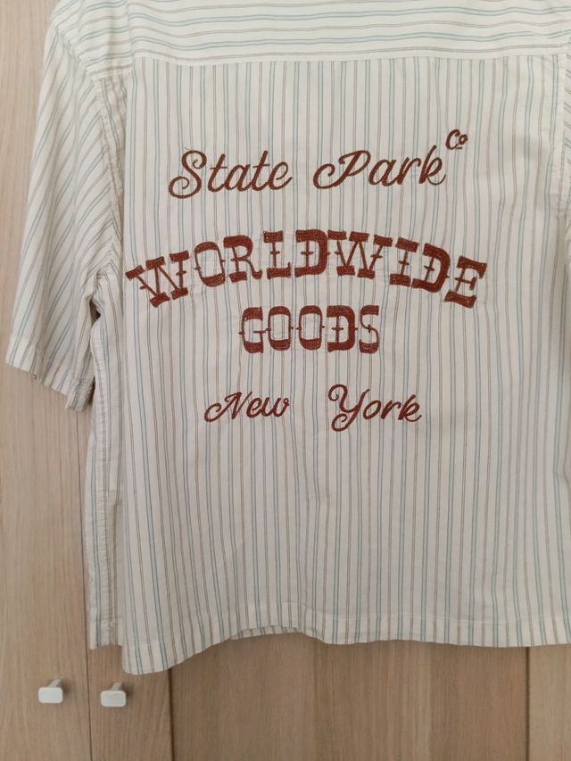 Camisa beige con rayas de hombre