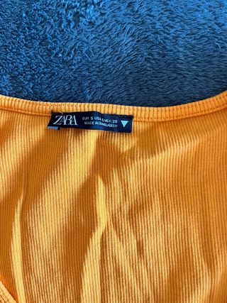 Top naranja Zara fruncido con cordones