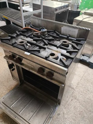Cocina industrial 4 fuegos + horno