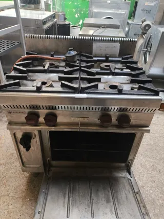 Cocina industrial 4 fuegos + horno