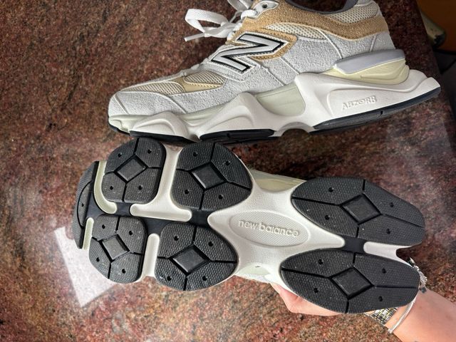 New Balance 9060 Beige/Gris