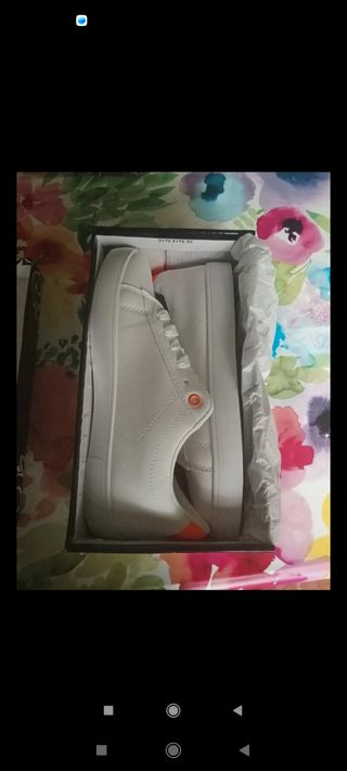 Zapatillas blancas y naranjas talla 38