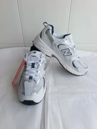 New Balance 530 Plata y Blanco