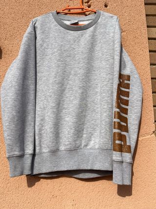 Sudadera Puma Gris con Logo Dorado