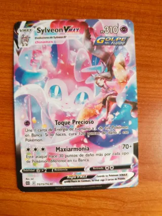 Carta Pokémon Sylveon VMAX TG15/TG30 en Español.