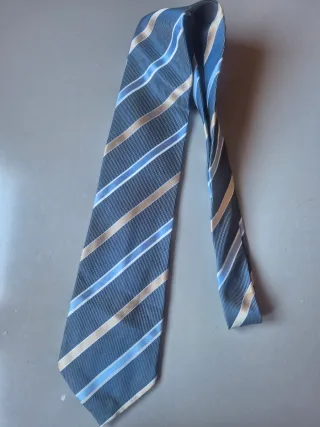 Corbata de rayas azul y beige