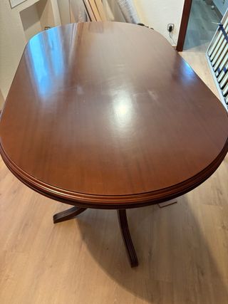 Mesa de salón de madera