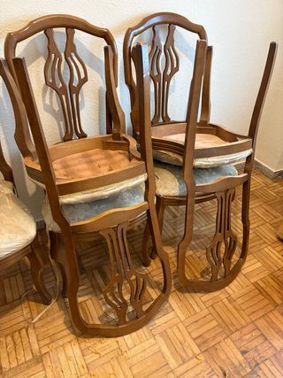 Mesa de salón de madera