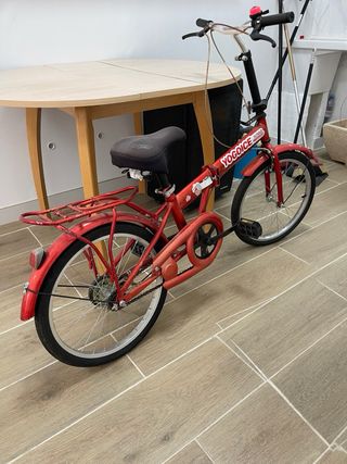 Bicicleta plegable roja como nueva