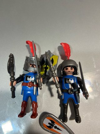 2 Figuras Playmobil guerreros clan hacha