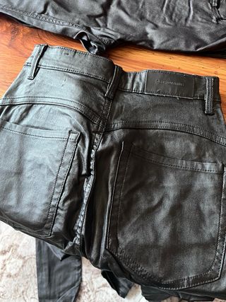 Pantalones efecto piel Stradivarius