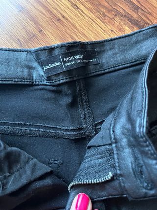 Pantalones efecto piel Stradivarius