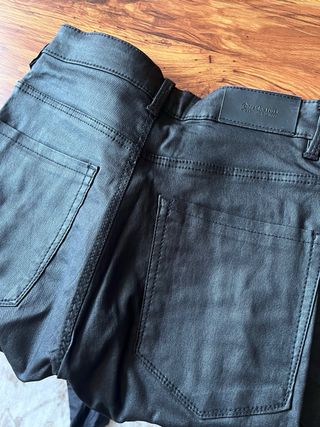 Pantalones efecto piel Stradivarius