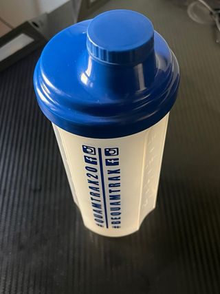 Toalla deportiva AMIX y shakers