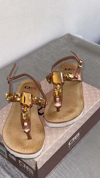 Sandalias O6 Milano con pedrería dorada