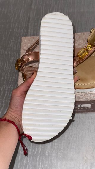 Sandalias O6 Milano con pedrería dorada