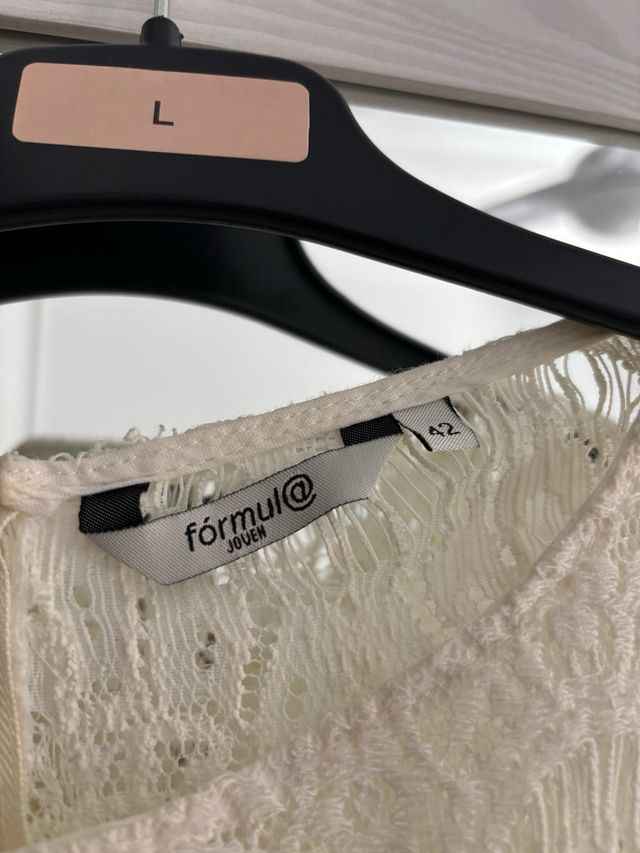 Blusa encaje crema talla L