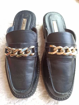 Mocasines negros Primark cadena dorada T.38