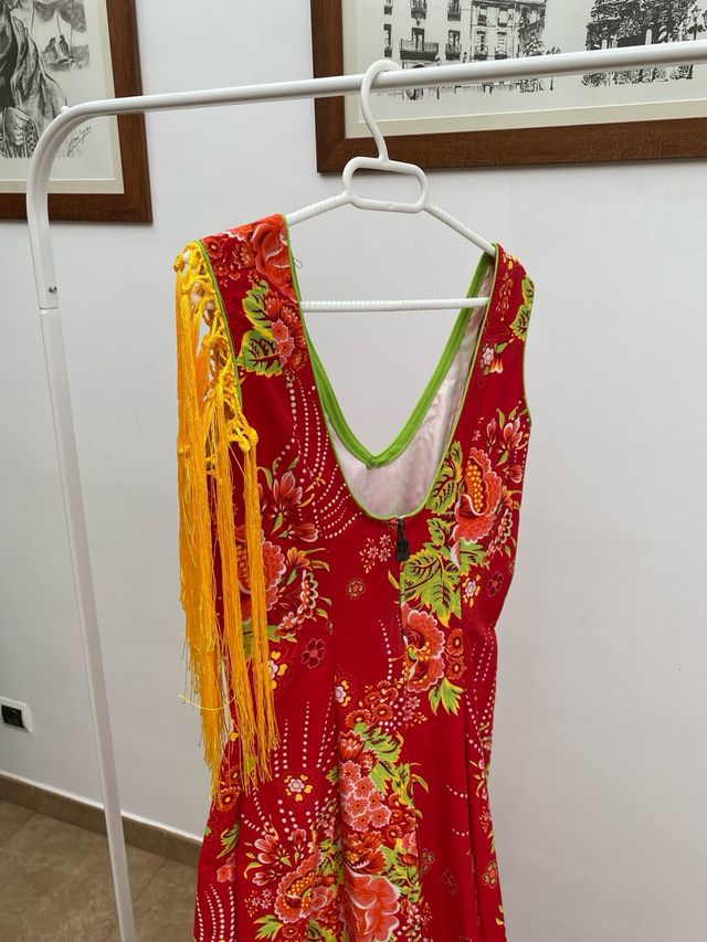 Traje Baile Español Rojo Flores Volantes