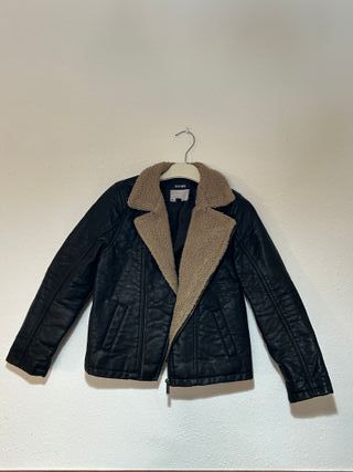 Chaqueta niño KIABI negra forro borreguito