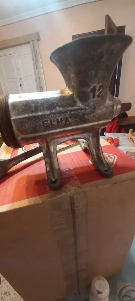 Máquina picar carne Elma N12 antigua