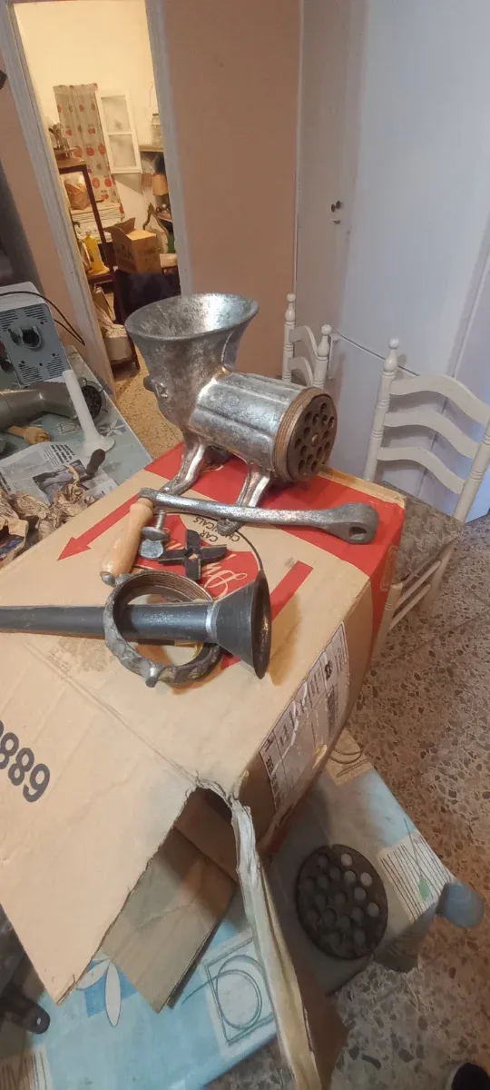 Máquina picar carne Elma N12 antigua