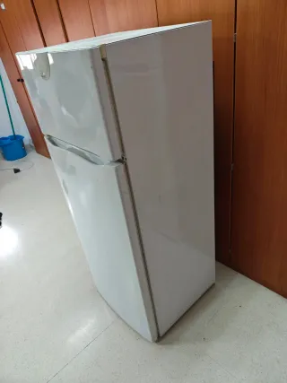 Nevera Indesit blanca