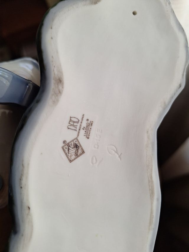 Figura Nao  Lladró Niña con Paloma Porcelana