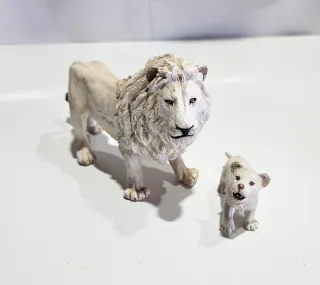 Papo León Blanco y Cachorro