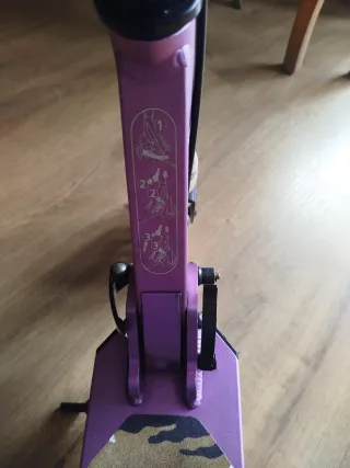 Patinete infantil morado de niña