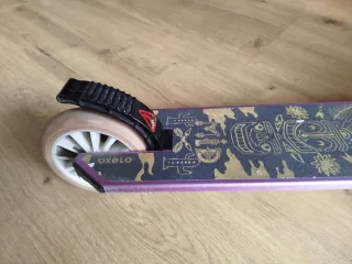 Patinete infantil morado de niña