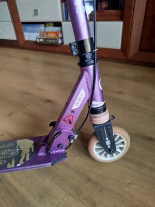 Patinete infantil morado de niña