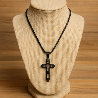 Colgante Cruz Negra con Cadena Trenzada
