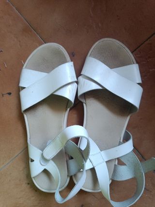 Sandalias niña blancas