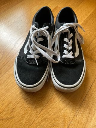 Zapatillas Vans Negras Talla 36
Muy poco usadas.