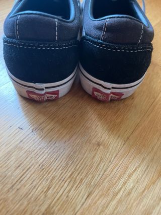 Zapatillas Vans Negras Talla 36
Muy poco usadas.