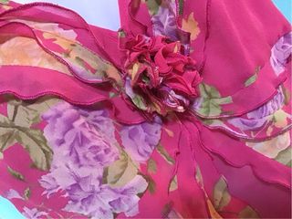 Top in Seta con Fiori su base fucsia