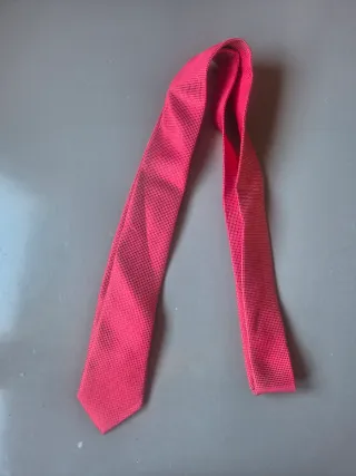 Corbata estrecha roja