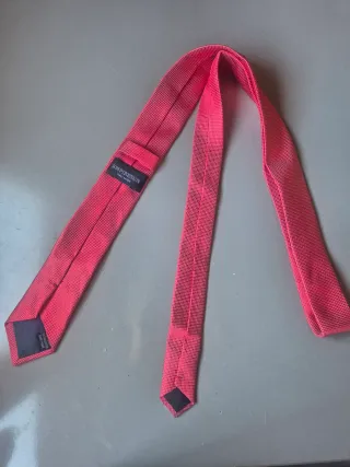 Corbata estrecha roja