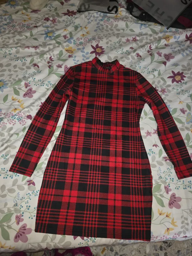 Vestido de cuadros rojo y negro