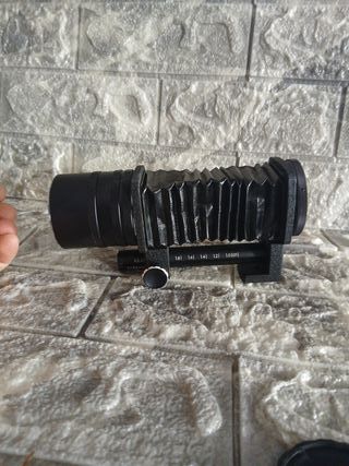Obiettivo fotocamera nero con tre anelli...