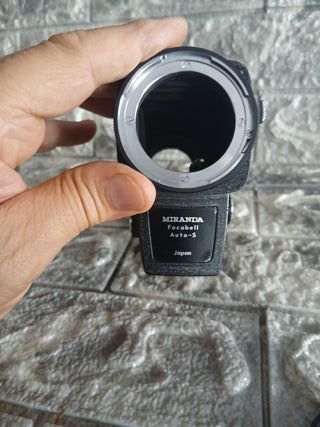 Obiettivo fotocamera nero con tre anelli...