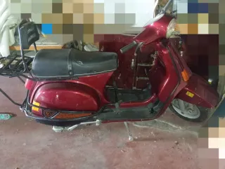 Vespa 200 granate